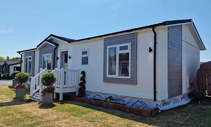 2 Bedroom Park Home For Sale In Swanage, Dorset, BH19
