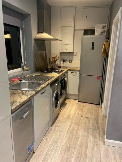 3 Bedroom Flat To Rent In Wilmslow Road, Manchester, Greater Manchester, M14