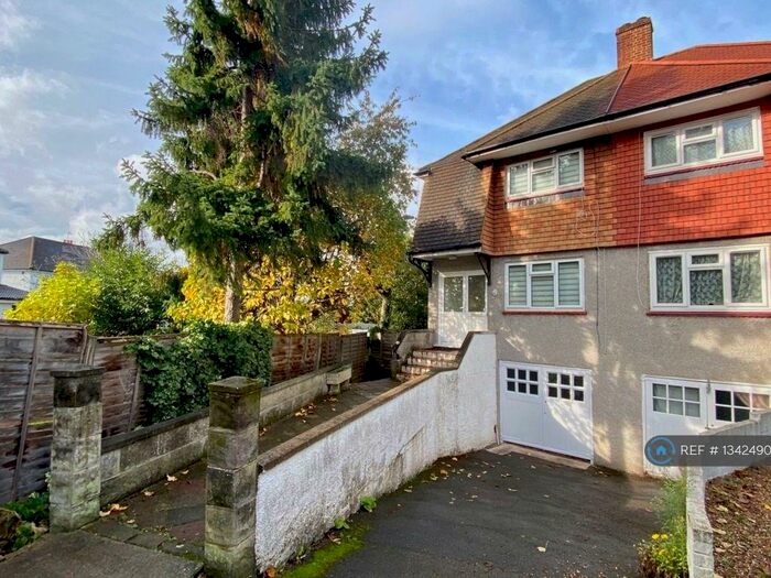 2 Bedroom Semi-Detached House To Rent In Yewdale Close, Bromley, BR1