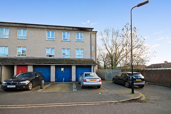 4 Bedroom Flat For Sale In Silvertree Lane, Greenford, UB6