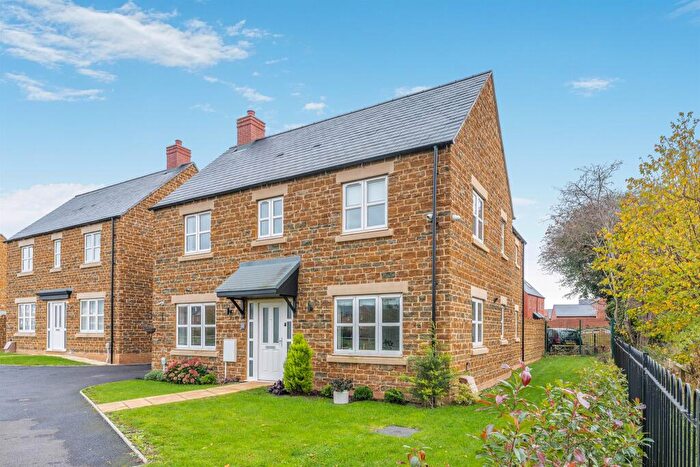 4 Bedroom Detached House For Sale In Nickling Road, Banbury, OX16