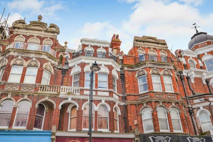 Flat To Rent In Seaside Road, Eastbourne, East Sussex, BN21