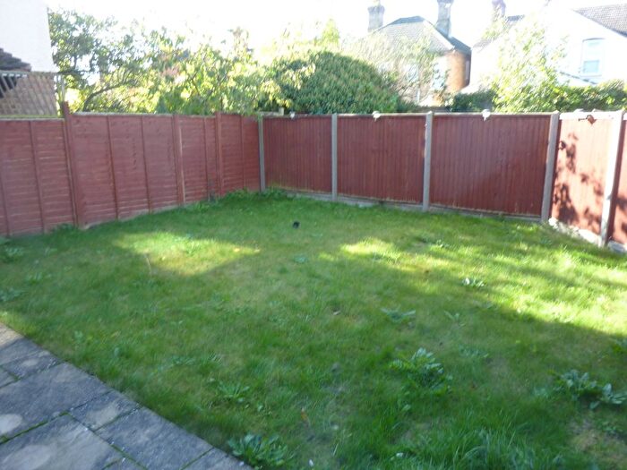 4 Bedroom Semi-Detached House To Rent In Spenser Road, Bedford, MK40