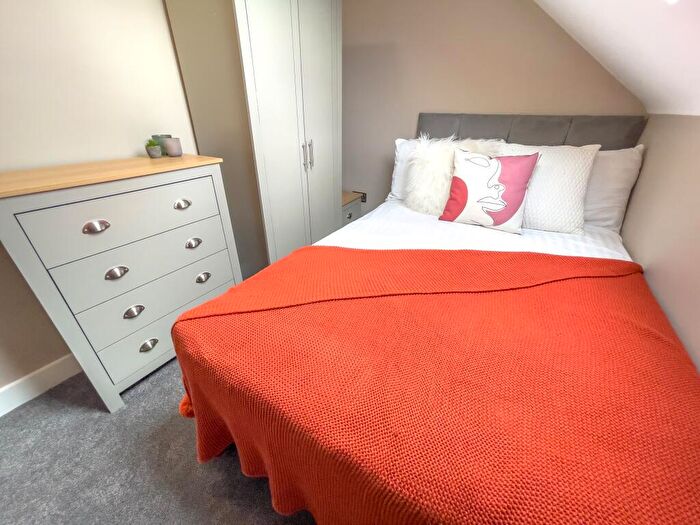 1 Bedroom House To Rent In Empress Road, L7