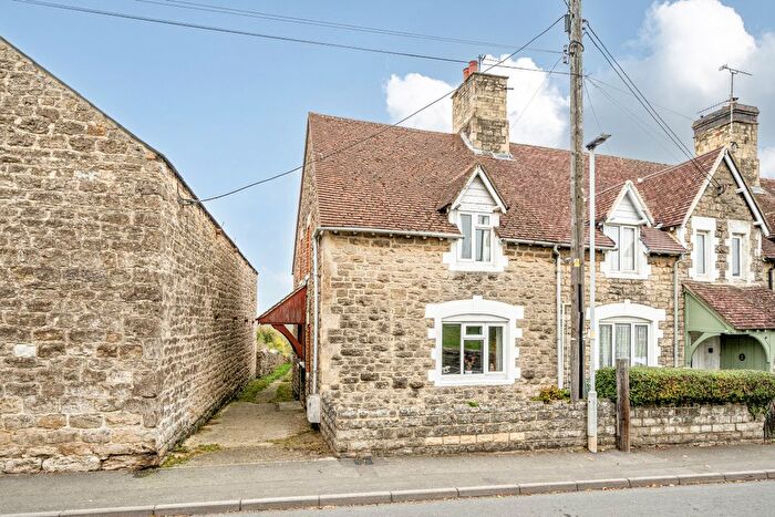 3 Bedroom End Terrace House For Sale In High Street, Purton, SN5