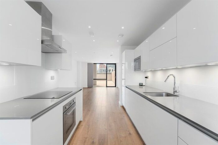 3 Bedroom Flat To Rent In Forrester Way, London, E15