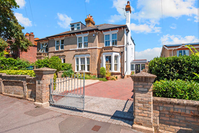 5 Bedroom Semi Detached House For Sale In Grosvenor Road, Weymouth, DT4
