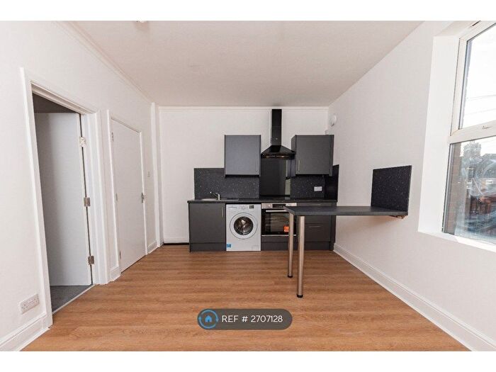 1 Bedroom Flat To Rent In Wickham Street, Leeds, LS11