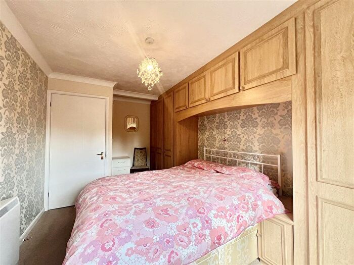 1 Bedroom Flat For Sale In Malborough Court, Cranley Gardens, Wallington, SM6