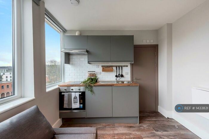 Studio To Rent In South Street, Romford, RM1