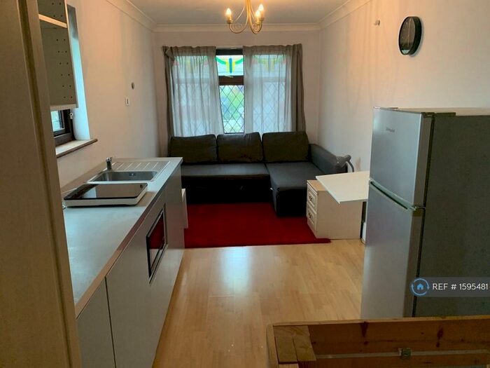 Studio To Rent In Worcester Gardens, Ilford, IG1