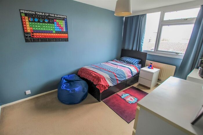 3 Bedroom Detached House For Sale In Wycliffe Close, Newton Aycliffe, DL5