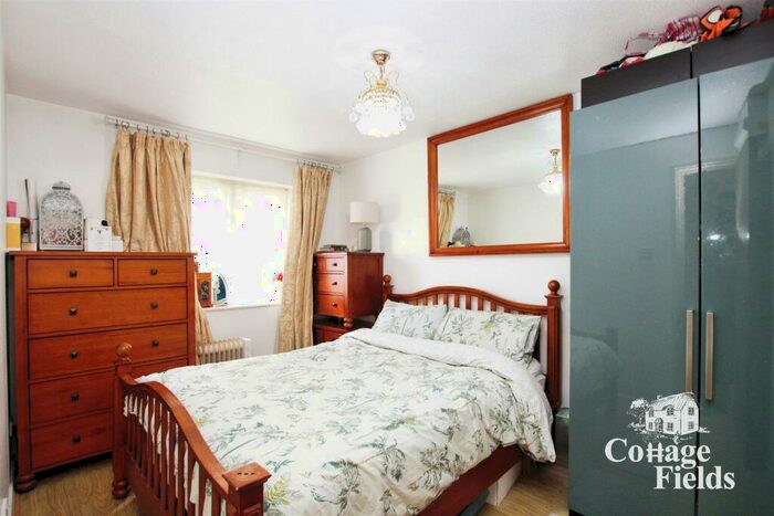 2 Bedroom Flat To Rent In Swaythling Close, London, N18