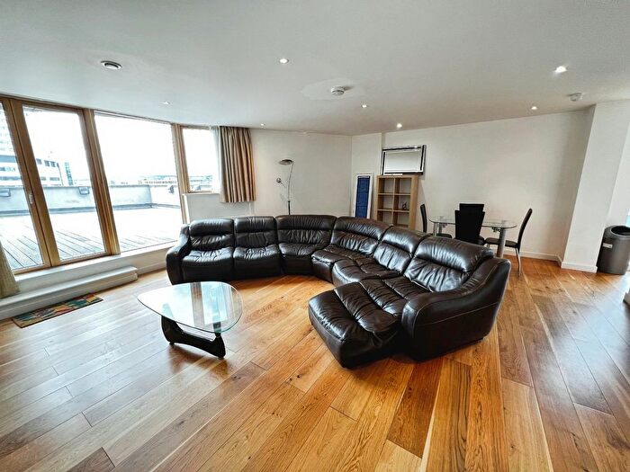 3 Bedroom Flat To Rent In Wharf Approach, Leeds, West Yorkshire, LS1