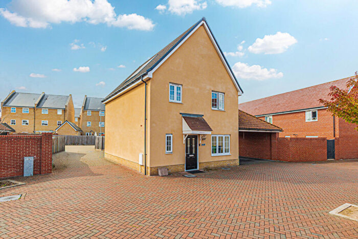 3 Bedroom Detached House For Sale In Elizabeth Gardens, Rochford, SS4