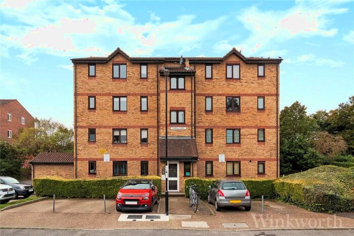 1 Bedroom Apartment To Rent In Samuel Close, London, SE14