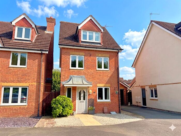 4 Bedroom Detached House For Sale In Kipling Close, Whiteley, PO15