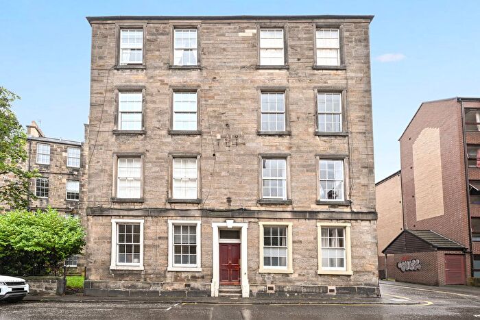 2 Bedroom Flat For Sale In / Sciennes, Edinburgh, EH9