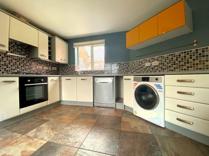 3 Bedroom Detached House To Rent In Snape Close, Hamilton, Leicester, LE5