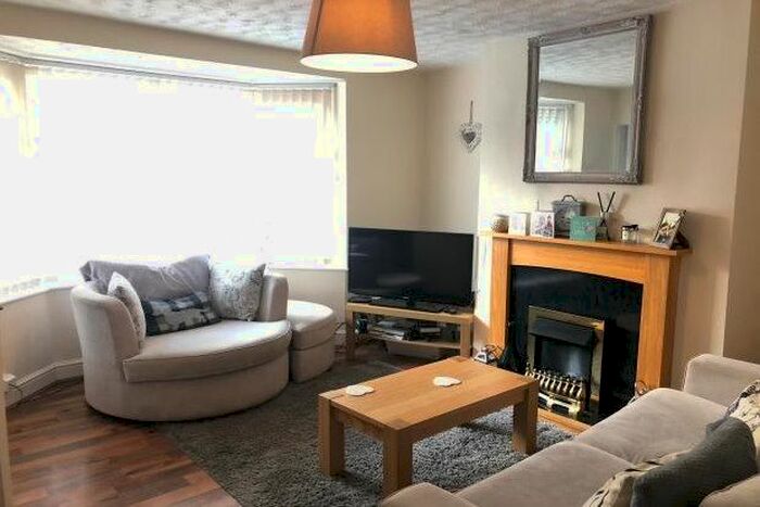 3 Bedroom Semi-Detached House To Rent In Cambridge Crescent, Nottingham, NG9