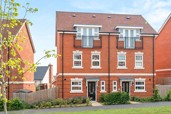 3 Bedroom Semi-Detached House For Sale In Oak Avenue, Wokingham, RG40