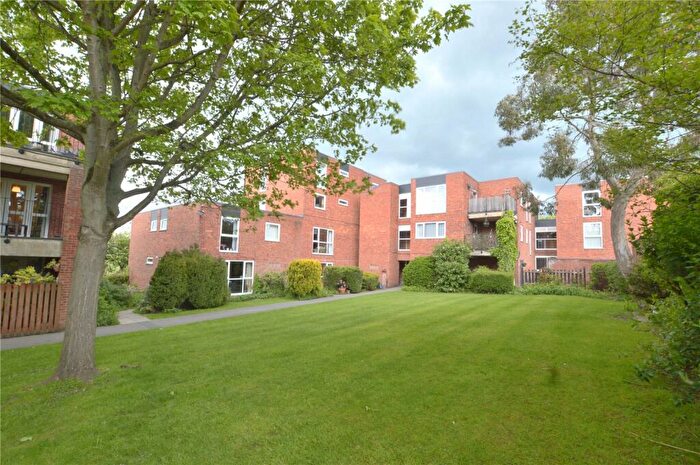 2 Bedroom Apartment To Rent In Lidgett Park Court, Leeds, LS8