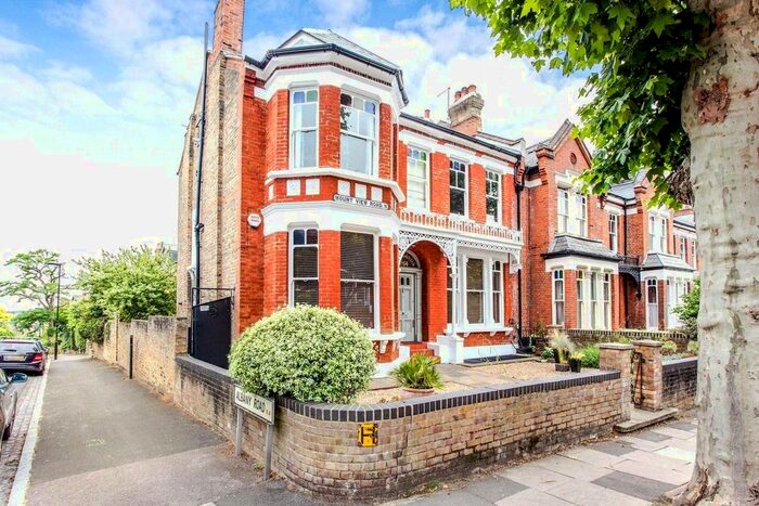 4 Bedroom Flat To Rent In Mount View Road, London, N4