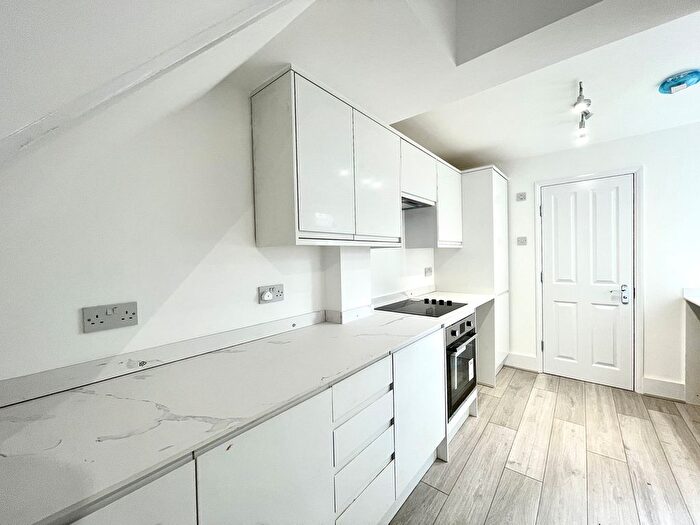 4 Bedroom Detached House To Rent In Cheddington Road, London, N18