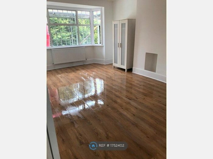 6 Bedroom Semi-Detached House To Rent In Tulse Hill, Brixton, SW2