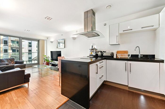 1 Bedroom Flat For Sale In Bridges Court Road, London, SW11