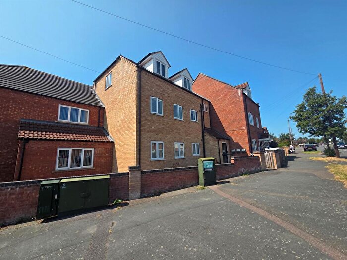 2 Bedroom Flat For Sale In Cherry Tree Close, Calverton, Nottingham, NG14