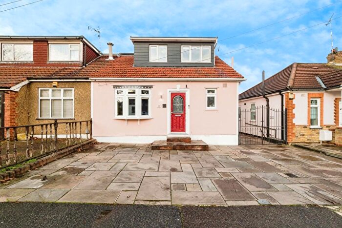 3 Bedroom Bungalow For Sale In Hillview Avenue, Hornchurch, Essex, RM11