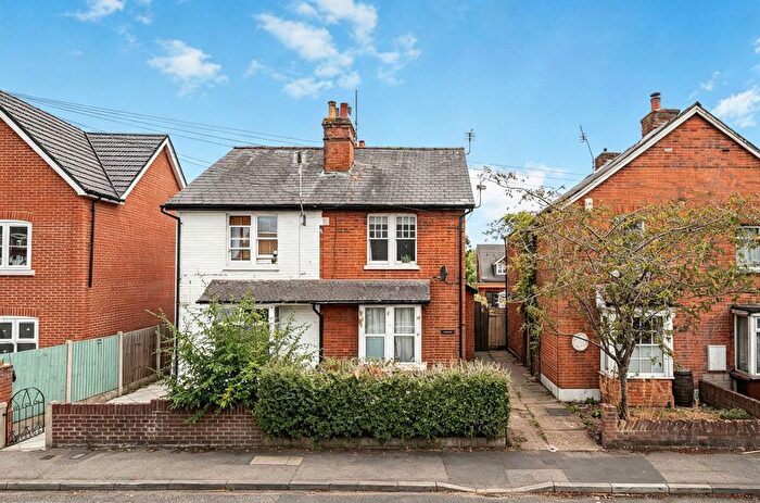1 Bedroom Maisonette For Sale In Addlestone, Surrey, KT15