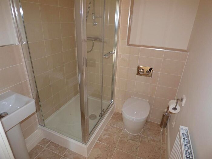 2 Bedroom Apartment To Rent In Hollyacre, Dunstable, LU5