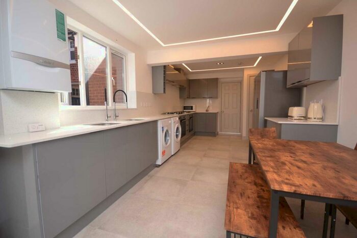 6 Bedroom Terraced House To Rent In Hatherley Road, Reading, RG1