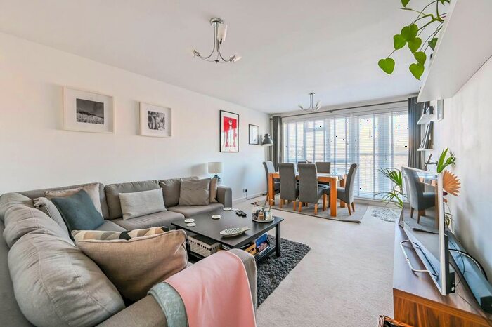 2 Bedroom Flat To Rent In St Johns Avenue, Putney, London, SW15