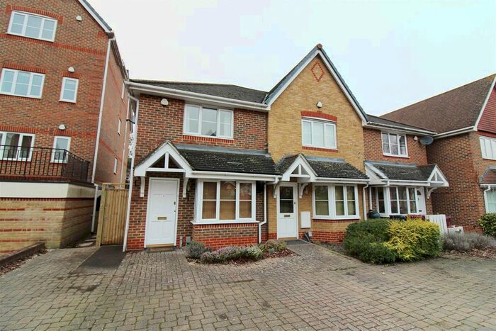 2 Bedroom Town House To Rent In Patrick Road, Caversham, Reading, RG4