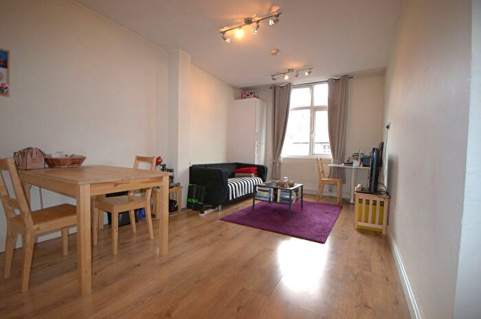 2 Bedroom Flat To Rent In Mitcham Road, Tooting, London, SW17