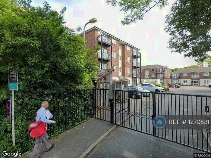 2 Bedroom Flat To Rent In Denham Road, London, N20