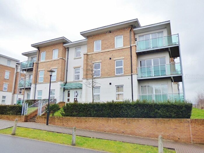2 Bedroom Flat To Rent In Highbury Drive, Leatherhead, KT22