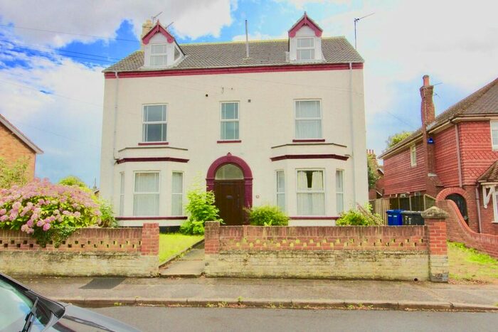 2 Bedroom Apartment To Rent In Flat, Pakefield Street, NR33