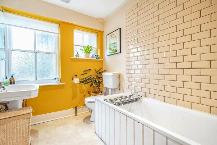 2 Bedroom Flat For Sale In Gipsy Hill, Crystal Palace, SE19