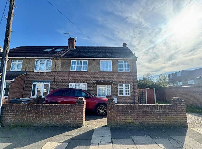 3 Bedroom Semi-Detached House For Sale In Dudley Road, Bedfont, TW14