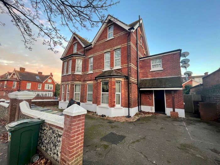 2 Bedroom Apartment To Rent In Enys Road, Eastbourne, BN21