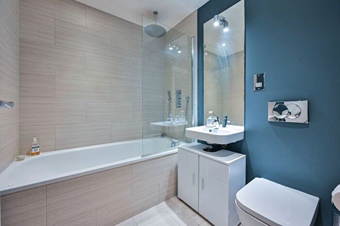 1 Bedroom Flat To Rent In Koops Mill Mews, Bermondsey, London, SE1