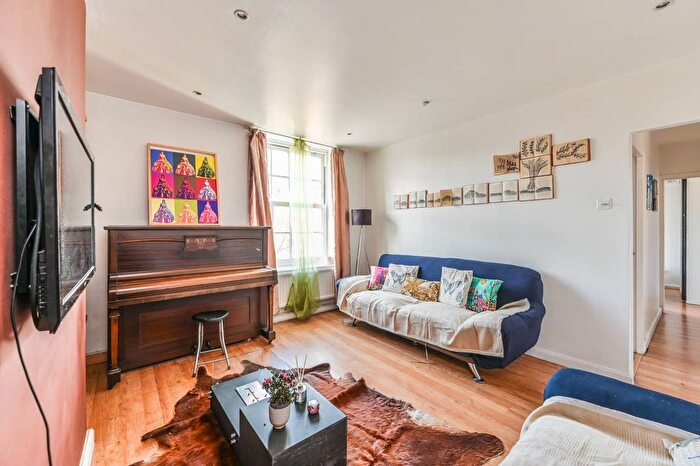 2 Bedroom Flat To Rent In Ascalon Street, Battersea, London, SW8