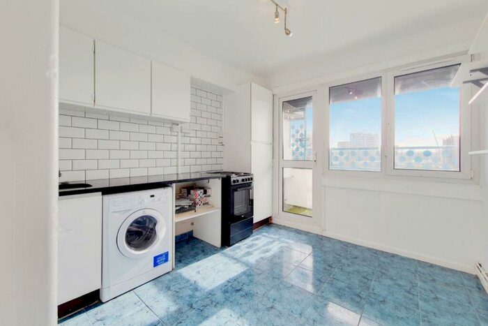 3 Bedroom Flat To Rent In Bence House, Rainsborough Avenue, London, Greater London, SE8