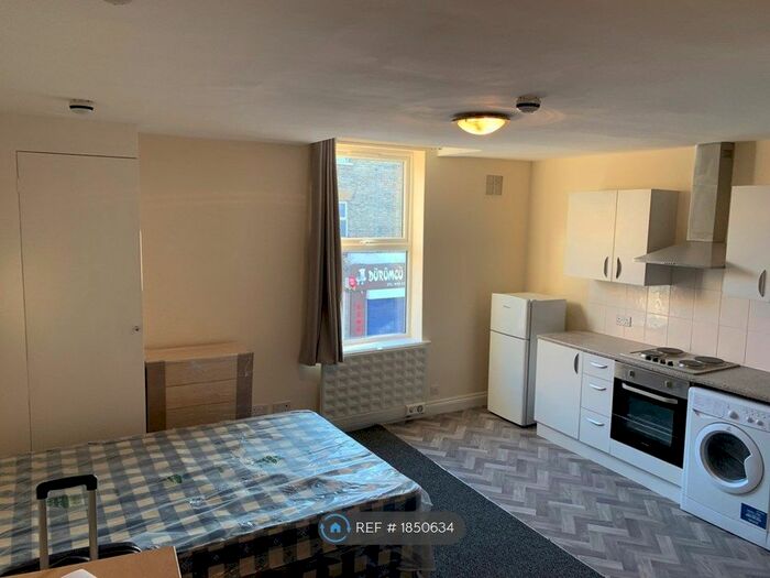 Studio To Rent In High Road, London, N22