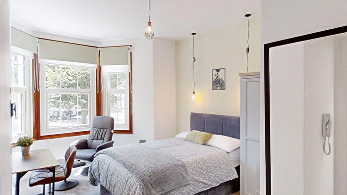 10 Bedroom Terraced House To Rent In The Grove, Gravesend, Kent, DA12