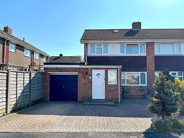 3 Bedroom Semi Detached House For Sale In Neptune Road, Fareham, PO15